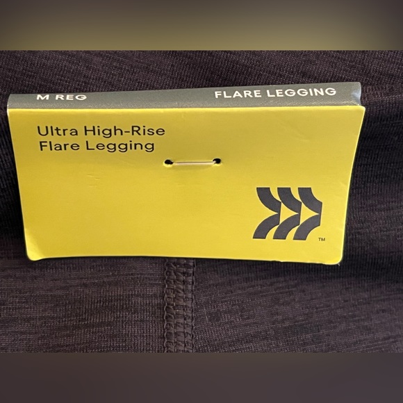 NWT All in Motion ultra high-rise Flare Legging. Size Medium - Picture 13 of 16